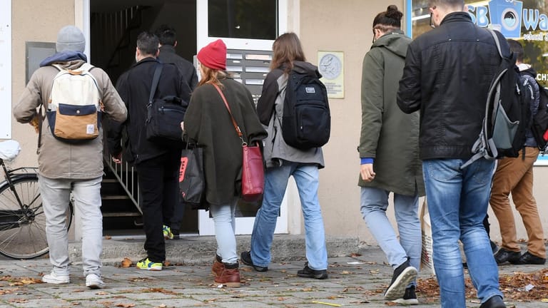 Wohnungsbesichtigung in München: Oft kommen 100 Interessenten und mehr.