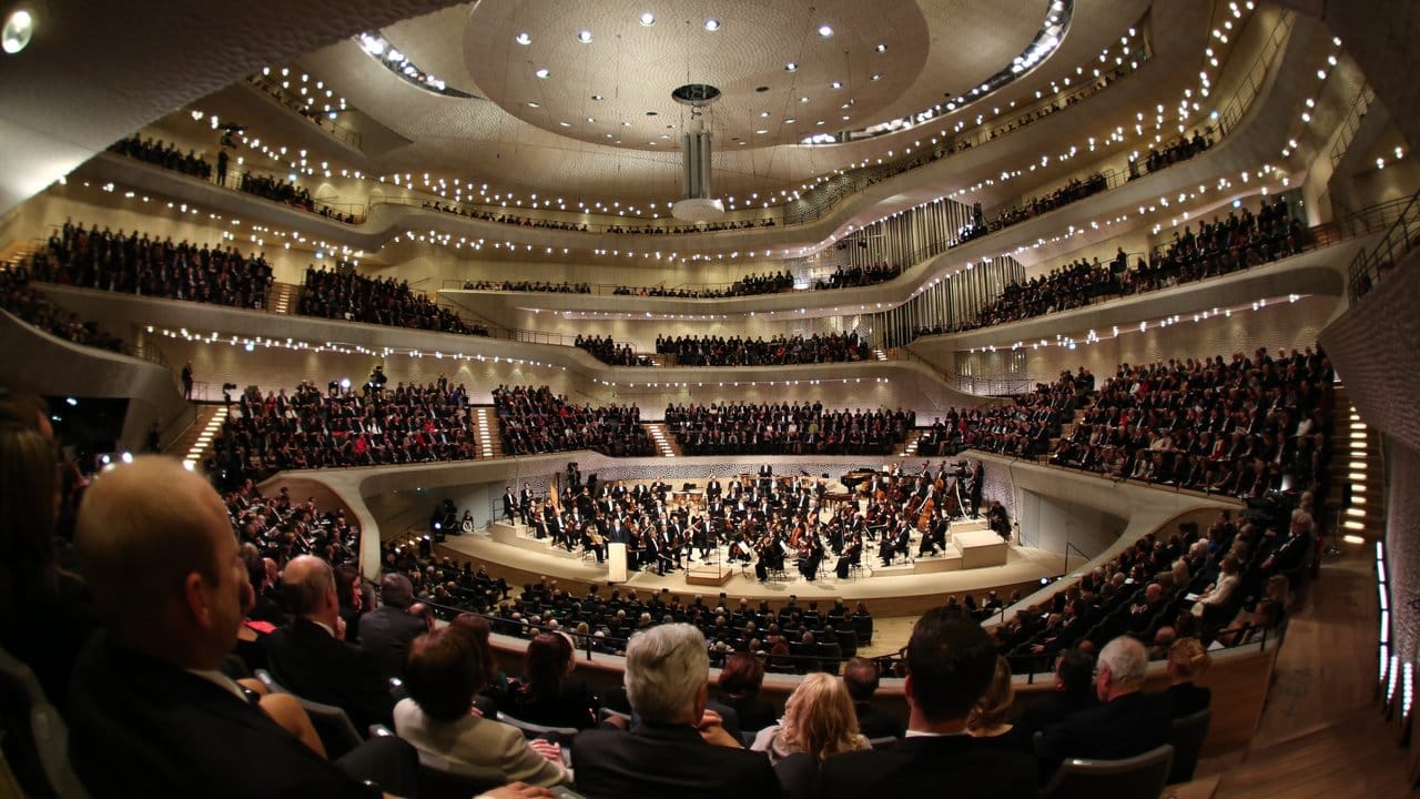 Der große Konzertsaal mit 2100 Plätzen liegt aus Schallschutzgründen auf 362 Federpaketen.