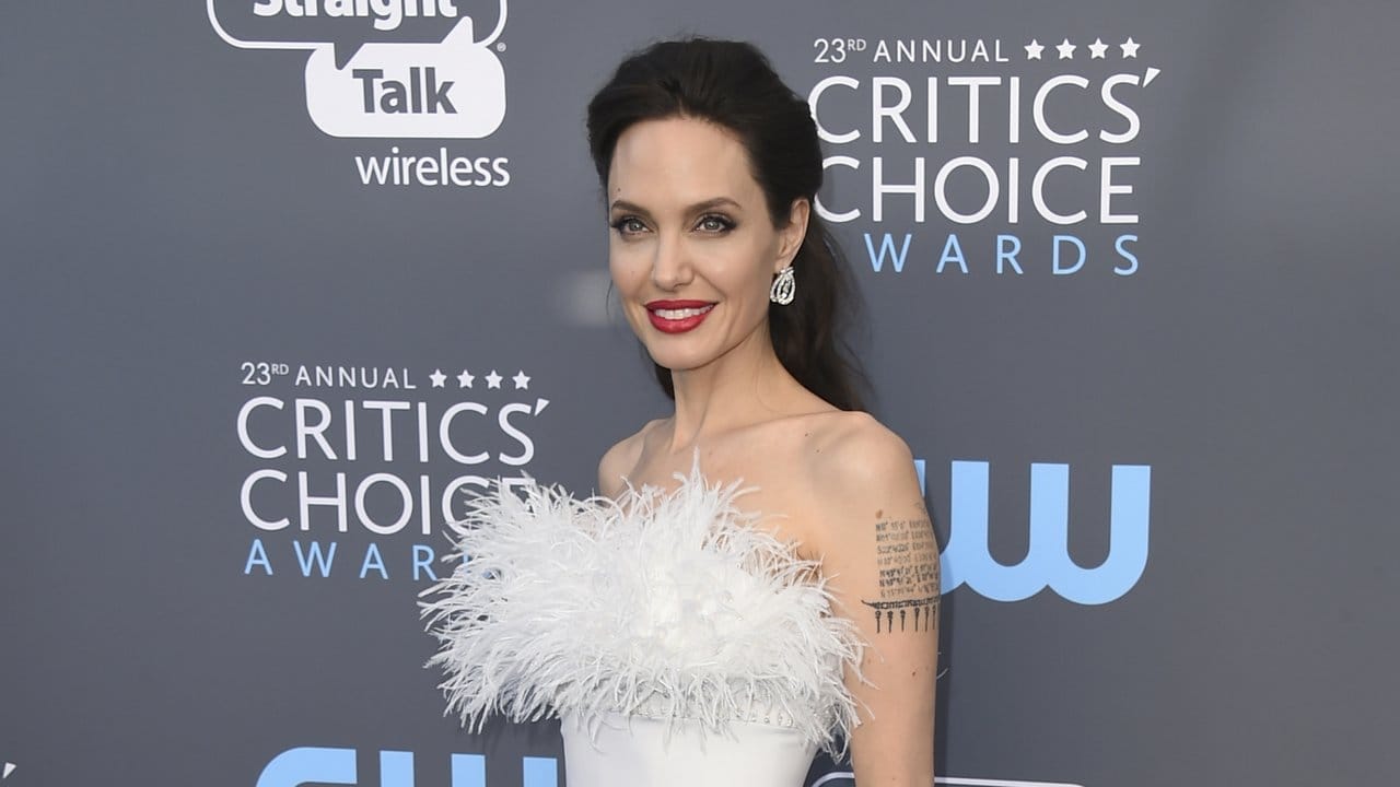 Angelina Jolie, die ein Kleid von Ralph & Russo trägt, musste sich Fatih Akin geschlagen geben.