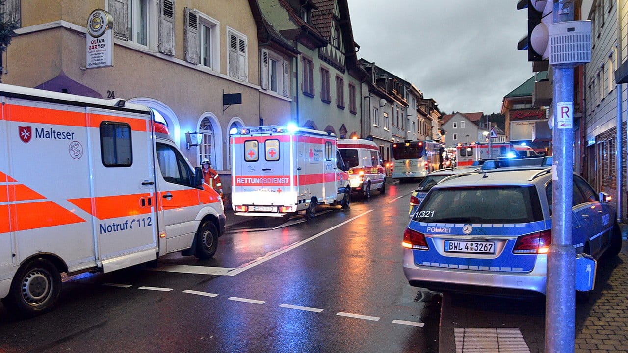 Die Verletzten wurden in Krankenhäuser in Mannheim und Ludwigshafen und auch nach Gießen im benachbarten Hessen gebracht. Die Verletzten wurden in Krankenhäuser in Mannheim und Ludwigshafen und auch nach Gießen im benachbarten Hessen gebracht.