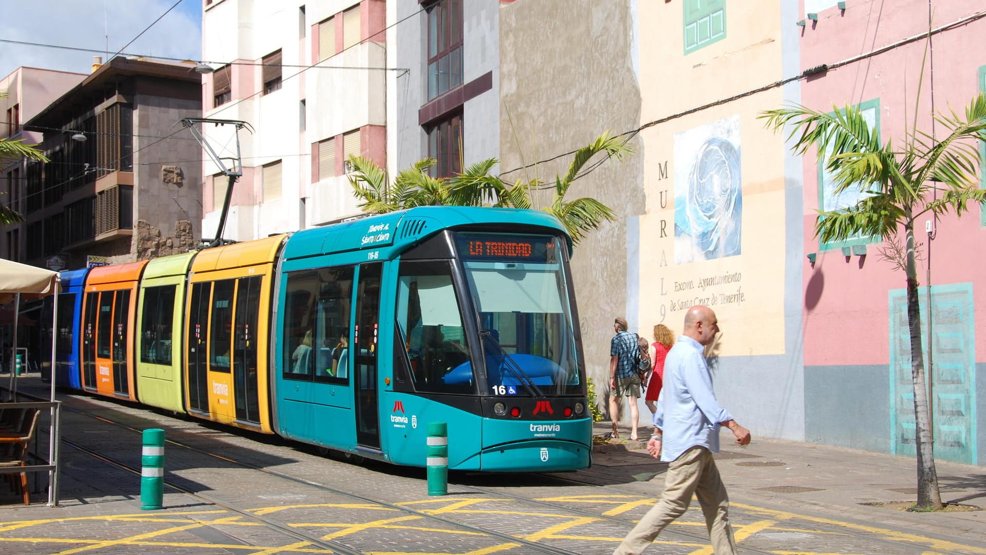 Hauptstadthopping: Nur eine kurze, bequeme Trambahn-Fahrt von Santa Cruz entfernt lockt die Universitätsstadt und alte Inselhauptstadt La Laguna.