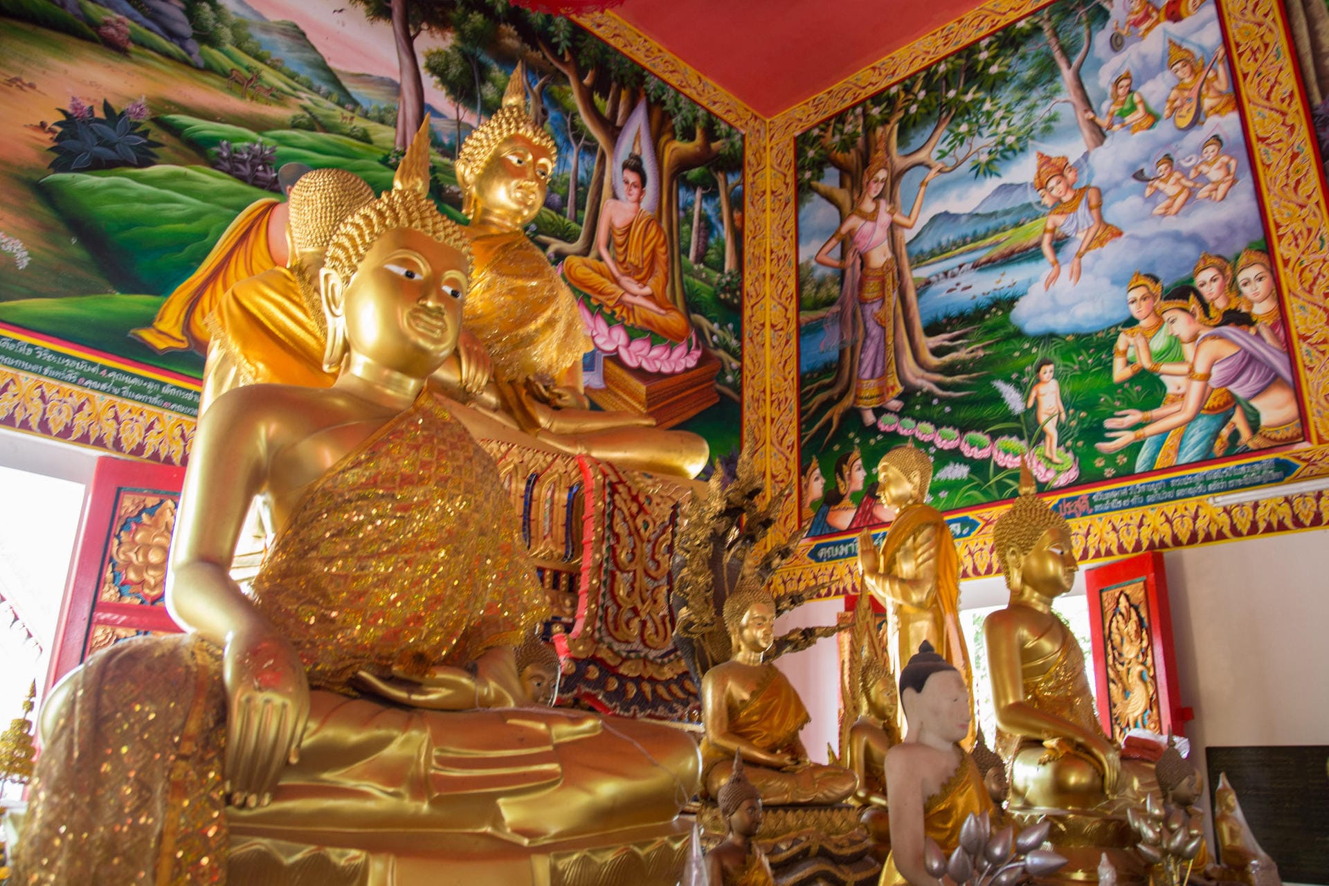 Tempel Na Puang in Takuapa: Während der Paddelbootrückfahrt hält Teddy, der thailändisch-schwedische Guide, noch an je einem buddhistischen und chinesischen Tempel.