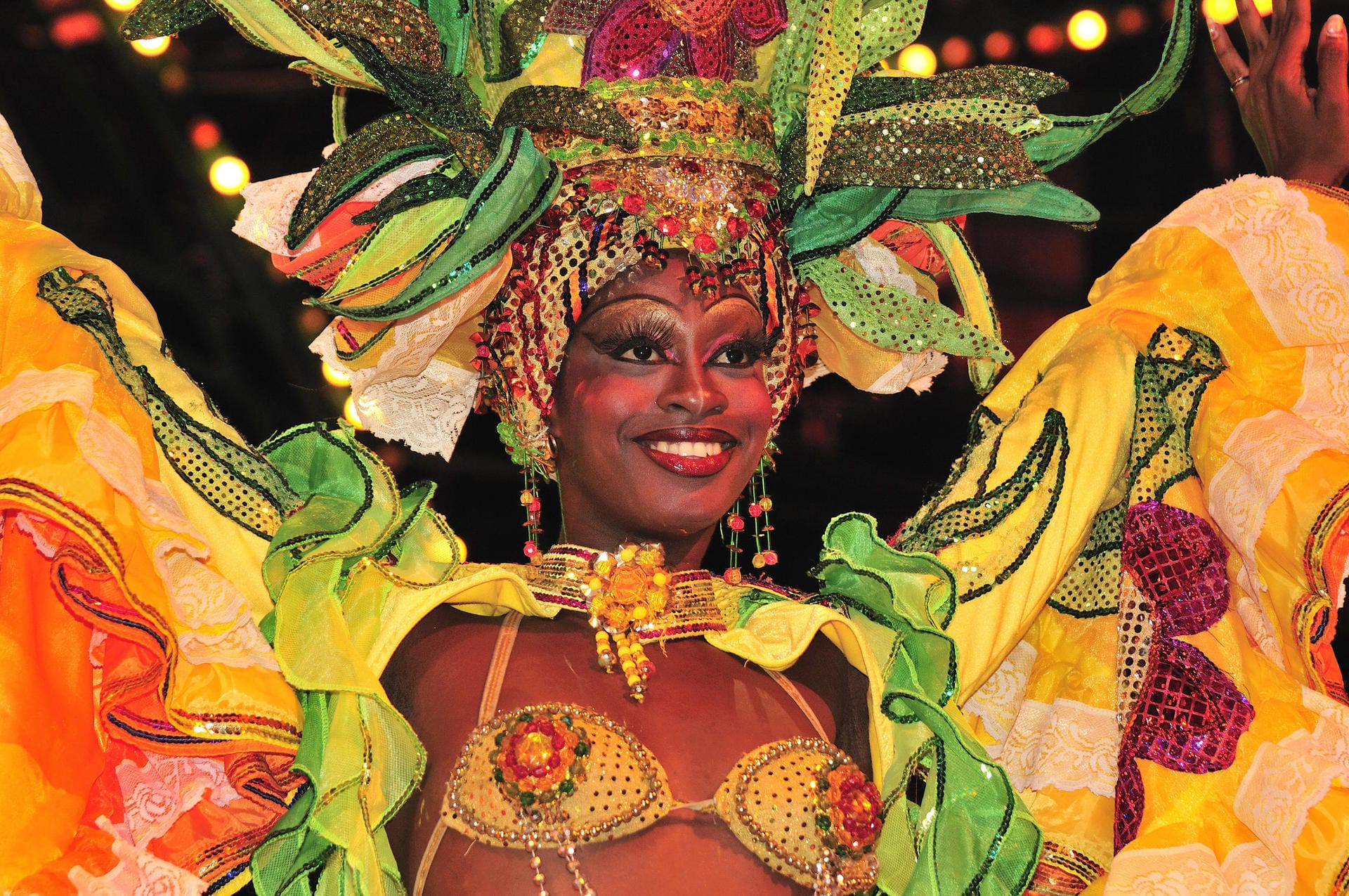 Cabaret Tropicana, Havanna, Kuba: Ein Feuerwerk aus Farben und Fantasien, Rhythmus, Tanz, Lebensfreude und Sinnlichkeit erleben Besucher in dieser Show.