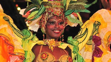 Cabaret Tropicana, Havanna, Kuba: Ein Feuerwerk aus Farben und Fantasien, Rhythmus, Tanz, Lebensfreude und Sinnlichkeit erleben Besucher in dieser Show.