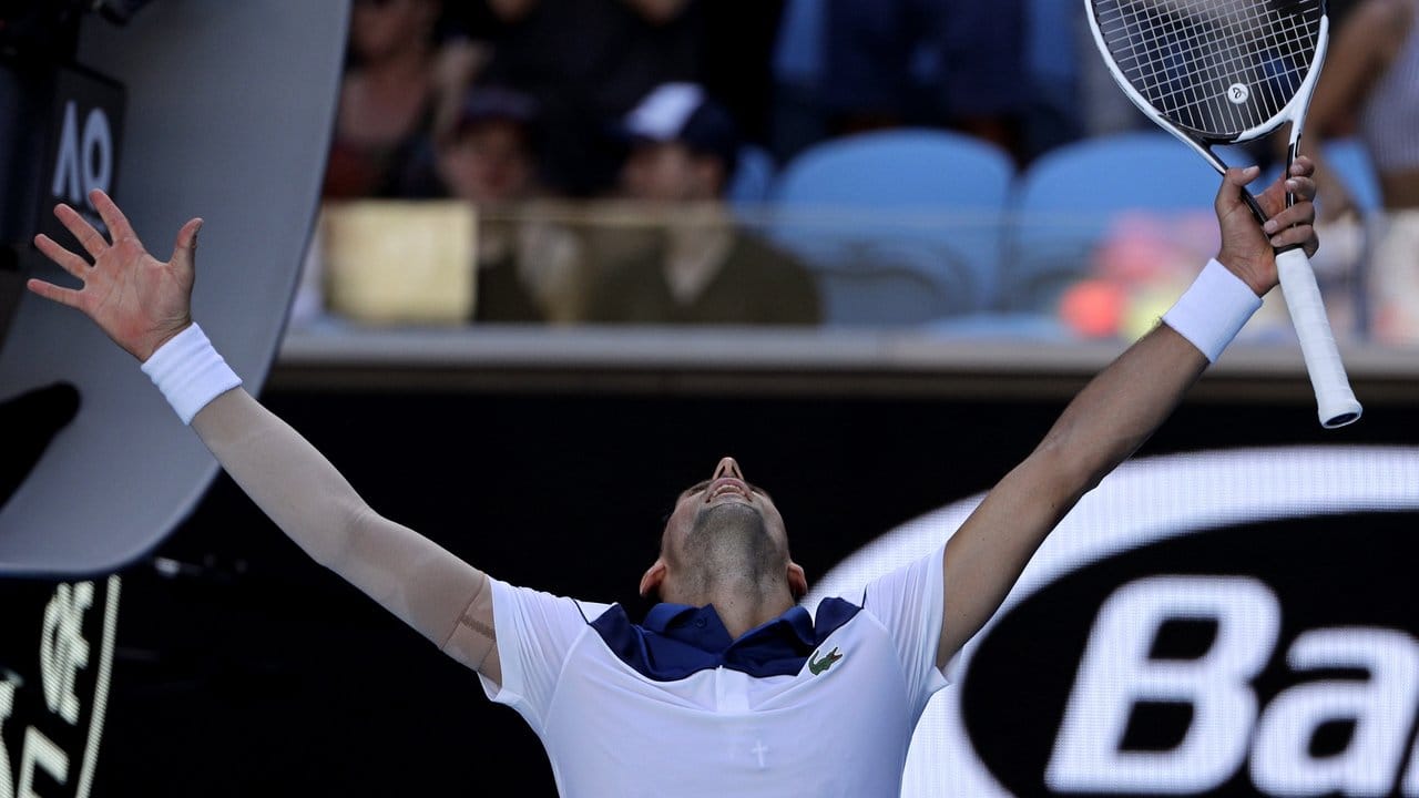 Novak Djokovic hat sich in Melbourne ins Achtelfinale gespielt.