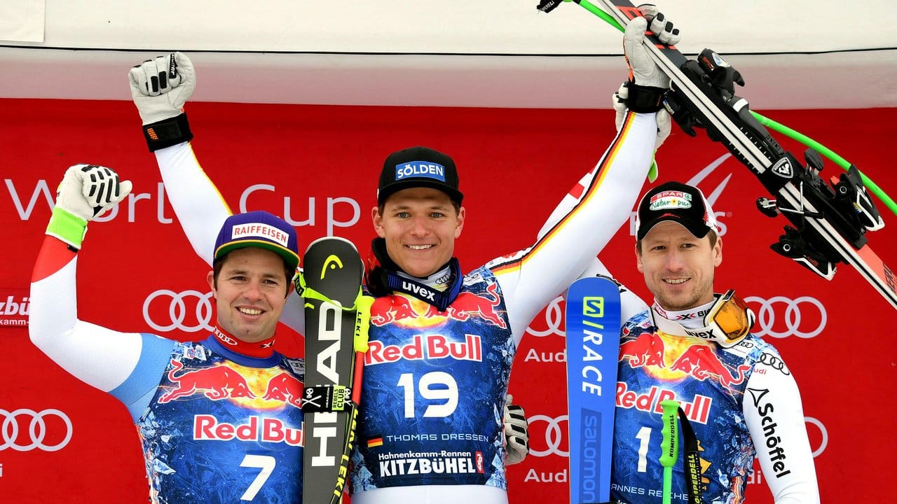 Thomas Dreßen (M) siegte in Kitzbühel vor Beat Feuz (l) und Hannes Reichelt.