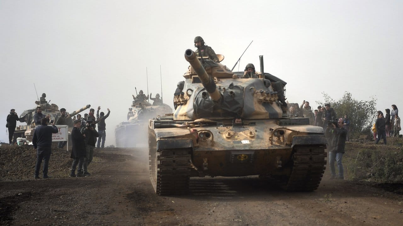 Türkische Panzer in der syrischen Region Afrin: Die Türkei hat eine groß angelegte Offensive gegen kurdische Truppen im Nordwesten Syriens begonnen.