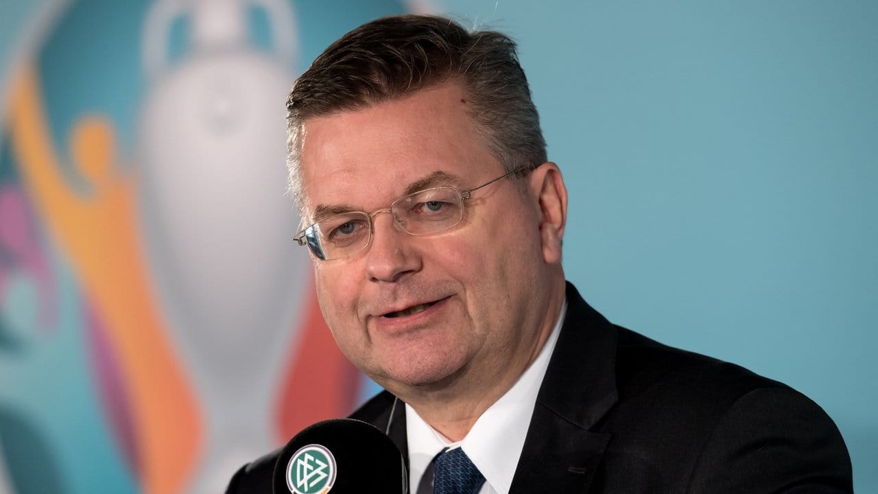 DFB-Präsident Reinhard Grindel befürwortet die Nations League.