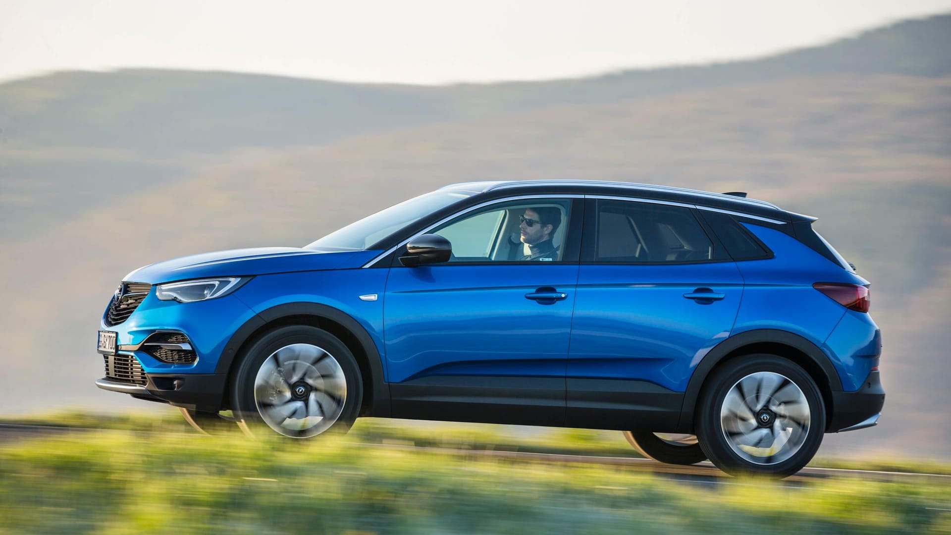 Opel Grandland X: Deutlich dynamischer als der sehr brave Mokka X tritt das bisher größte Opel-SUV auf.