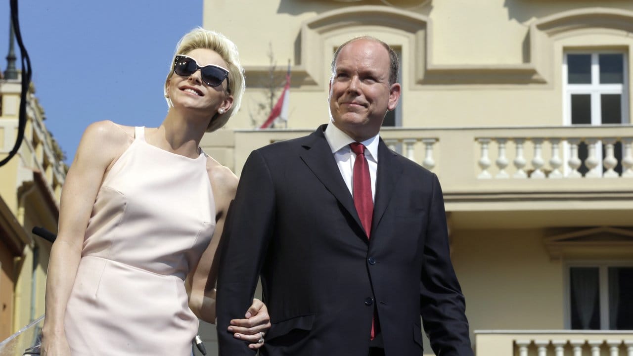 Fürst Albert von Monaco und Fürstin Charlène 2015 in Monaco. Fürst Albert von Monaco und Fürstin Charlène 2015 in Monaco.