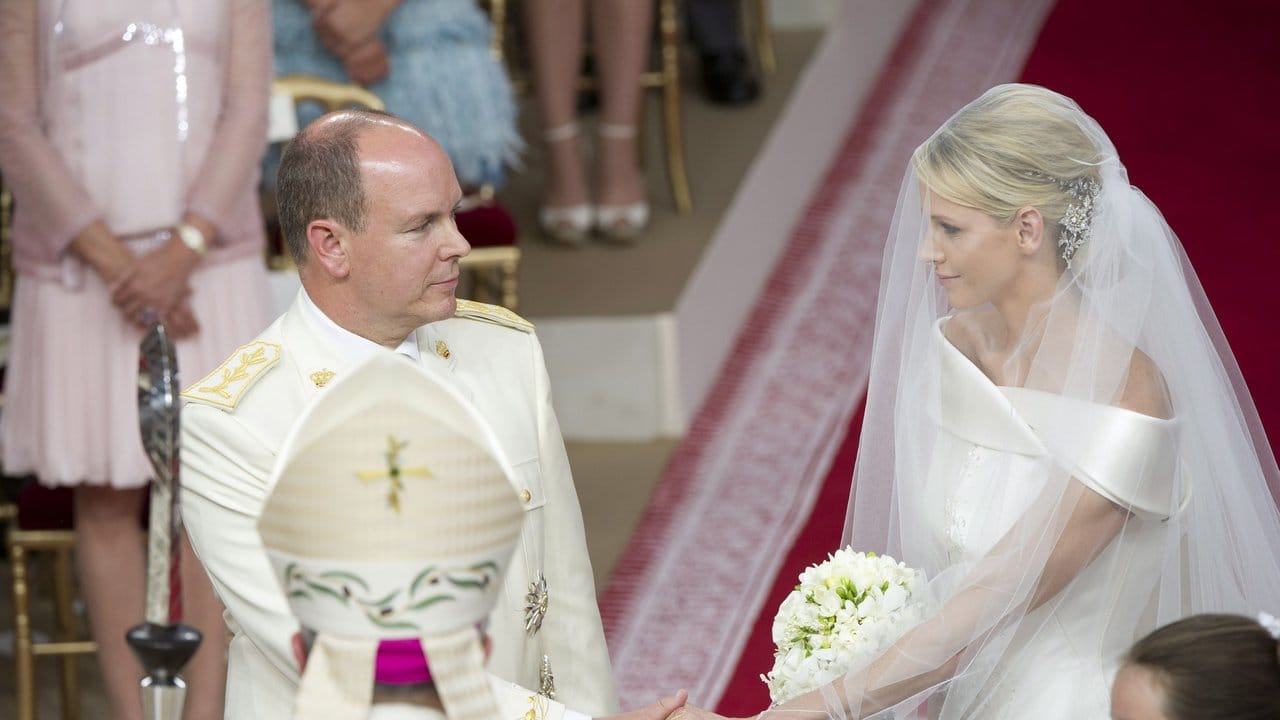 Fürst Albert und Fürstin Charlène bei ihrer Trauung 2011 in Monaco. Fürst Albert und Fürstin Charlène bei ihrer Trauung 2011 in Monaco.