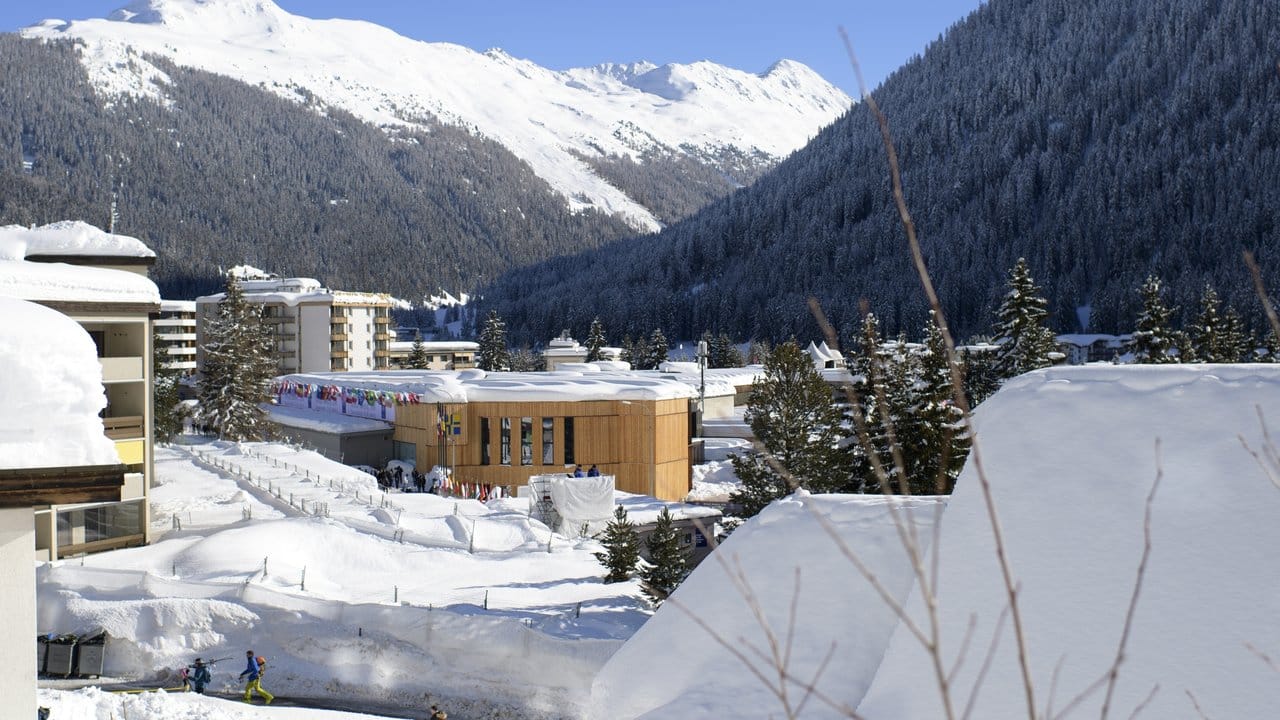 Blick auf das Konferenzzentrum während der jährlichen Tagung des Weltwirtschaftsforums in Davos. Blick auf das Konferenzzentrum während der jährlichen Tagung des Weltwirtschaftsforums in Davos.