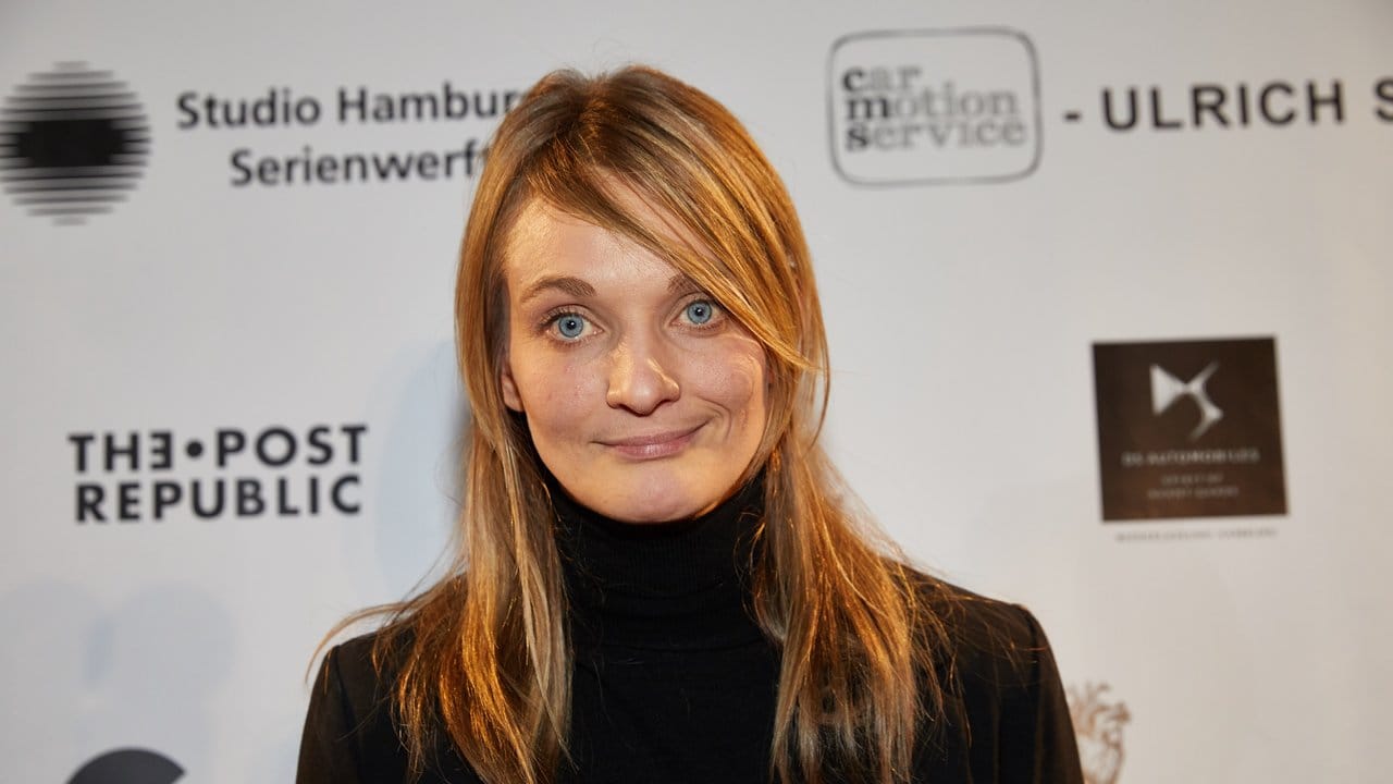 Julia Drache hat das Drehbuch zu dem Oscar-nominierten Kurzfilm "Watu Wote" geschrieben. Julia Drache hat das Drehbuch zu dem Oscar-nominierten Kurzfilm "Watu Wote" geschrieben.