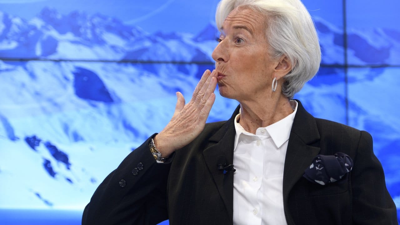 Die Chefin des Internationalen Währungsfonds (IWF), Christine Lagarde, warnte davor, dass "allzu viele Menschen immer noch ausgeschlossen sind von der weltweiten Erholung". Die Chefin des Internationalen Währungsfonds (IWF), Christine Lagarde, warnte davor, dass "allzu viele Menschen immer noch ausgeschlossen sind von der weltweiten Erholung".