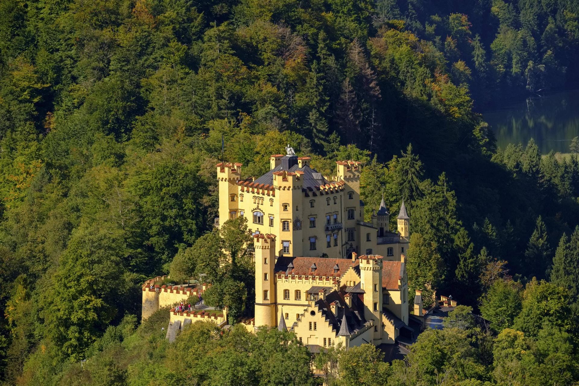 Ludwig II. verbrachte seine Kindheit im Schloss Hohenschwangau, einem einzigartigen Barockbau und einem der bedeutendsten Schlösser Europas.