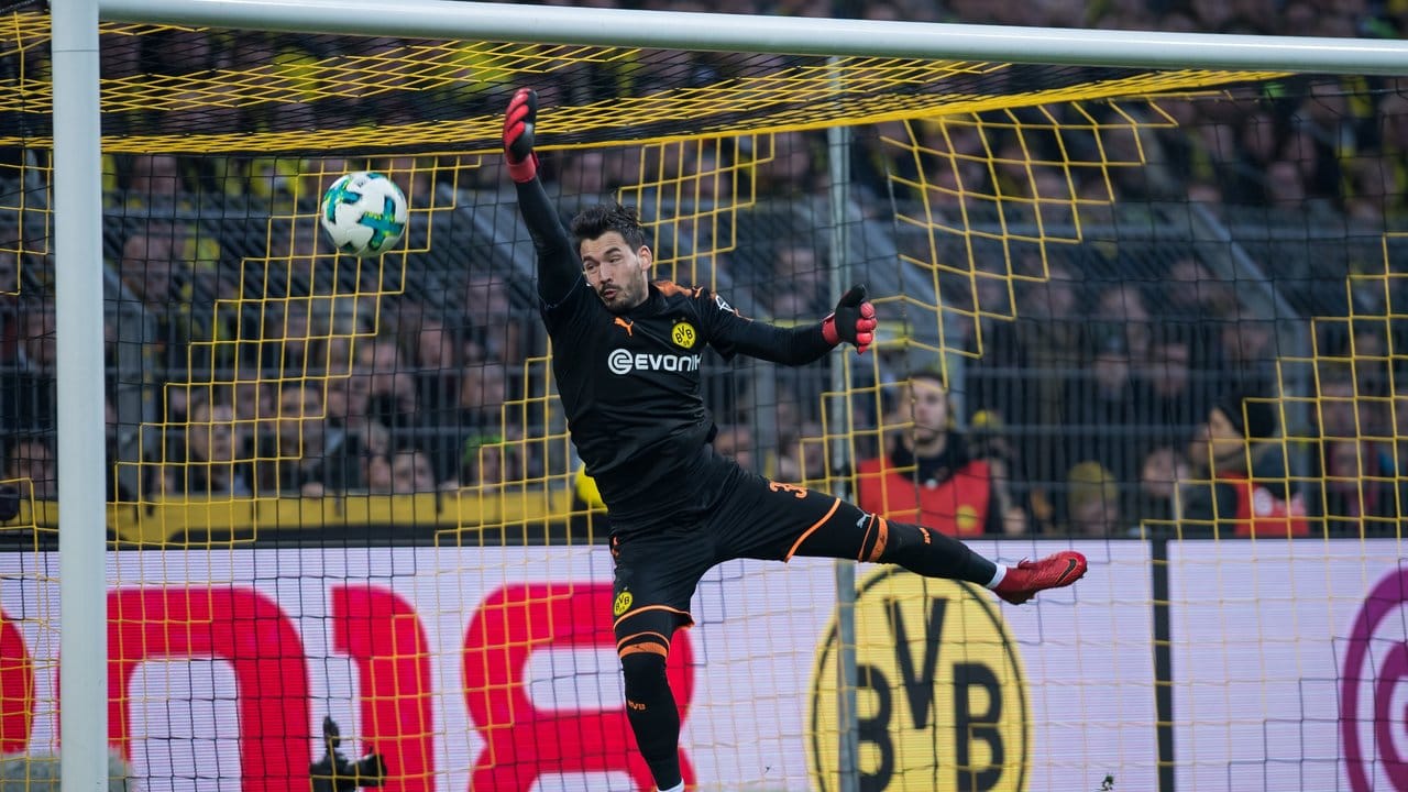 BVB-Keeper Roman Bürki kassierte das 1:2 aus knapp 30 Metern Entfernung. BVB-Keeper Roman Bürki kassierte das 1:2 aus knapp 30 Metern Entfernung.