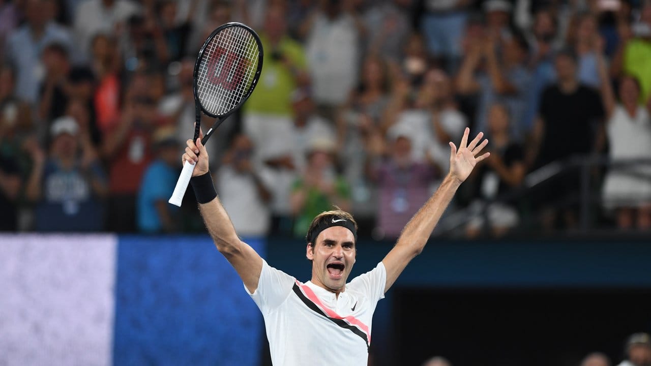 Roger Federer feiert seinen Sieg im Finale der Australian Open.