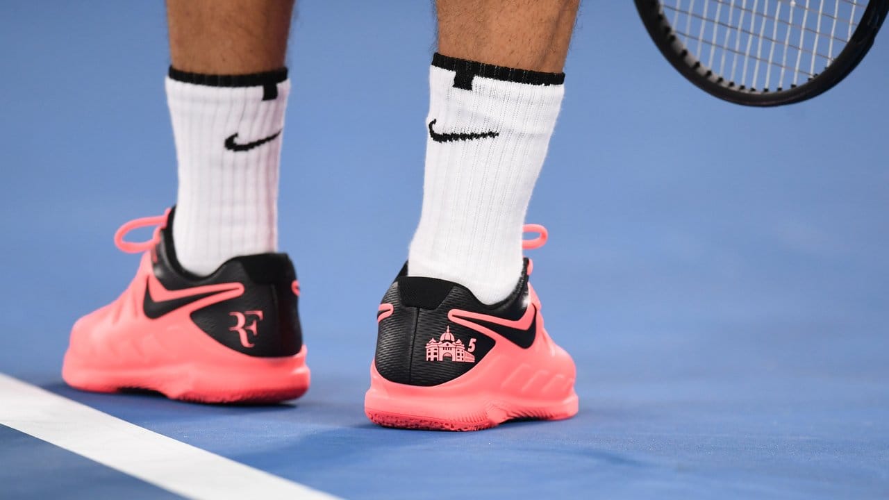 Die "5" auf den Schuhen kann Roger Federers Ausrüster nun durch eine "6" ersetzen.