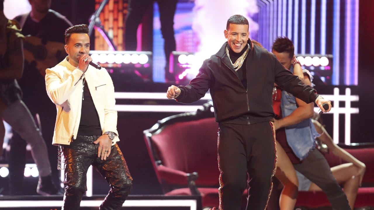 Luis Fonsi (l) und Daddy Yankee machten mit ihrem Mega-Hit "Despacito" Stimmung im Madison Square Garden. Luis Fonsi (l) und Daddy Yankee machten mit ihrem Mega-Hit "Despacito" Stimmung im Madison Square Garden.