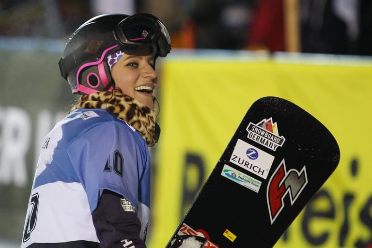 Ramona Hofmeister greift im Snowboard nach Edelmetall.