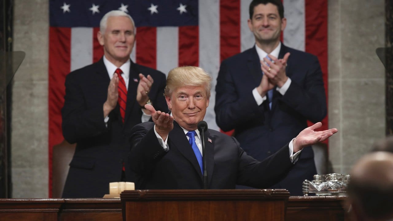 US-Präsident Donald Trump in der Kammer des Repräsentantenhauses während seiner ersten Rede "Zur Lage der Nation".