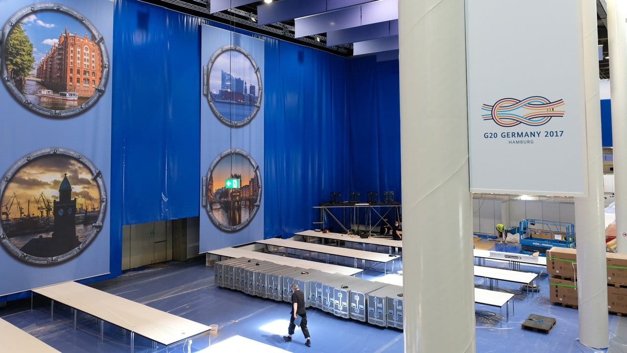 G20-Pressezentrum in den Messehallen: Das Bundespresseamt gab 22,1 Millionen für die Betreuung der Medienvertreter und für die eigene Kommunikation aus. G20-Pressezentrum in den Messehallen: Das Bundespresseamt gab 22,1 Millionen für die Betreuung der Medienvertreter und für die eigene Kommunikation aus.