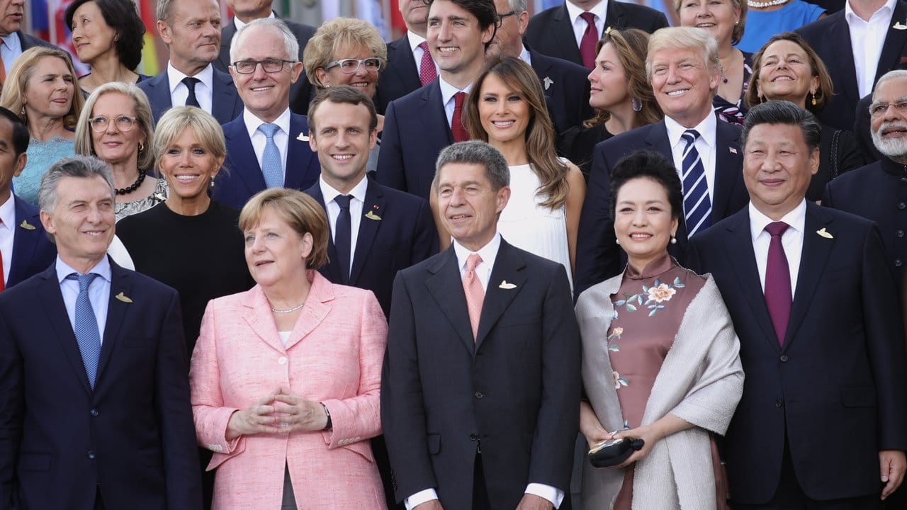 Großveranstaltungen wie der G20-Gipfel werden "immer teurer, undurchschaubarer, bürgerferner, aber eben nicht produktiver", so Finanzstaatssekretär Jens Spahn. Großveranstaltungen wie der G20-Gipfel werden "immer teurer, undurchschaubarer, bürgerferner, aber eben nicht produktiver", so Finanzstaatssekretär Jens Spahn.