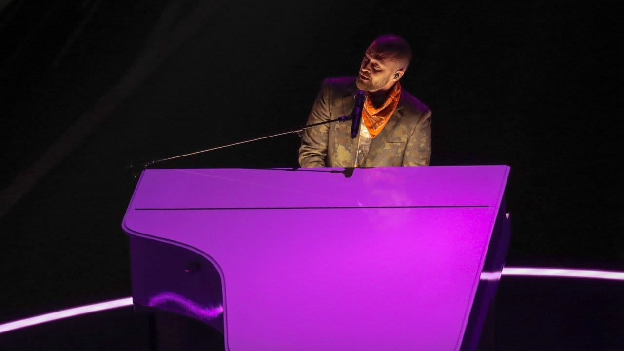 Hommage an Prince in Minnesota: Justin Timberlake am Klavier. Hommage an Prince in Minnesota: Justin Timberlake am Klavier.