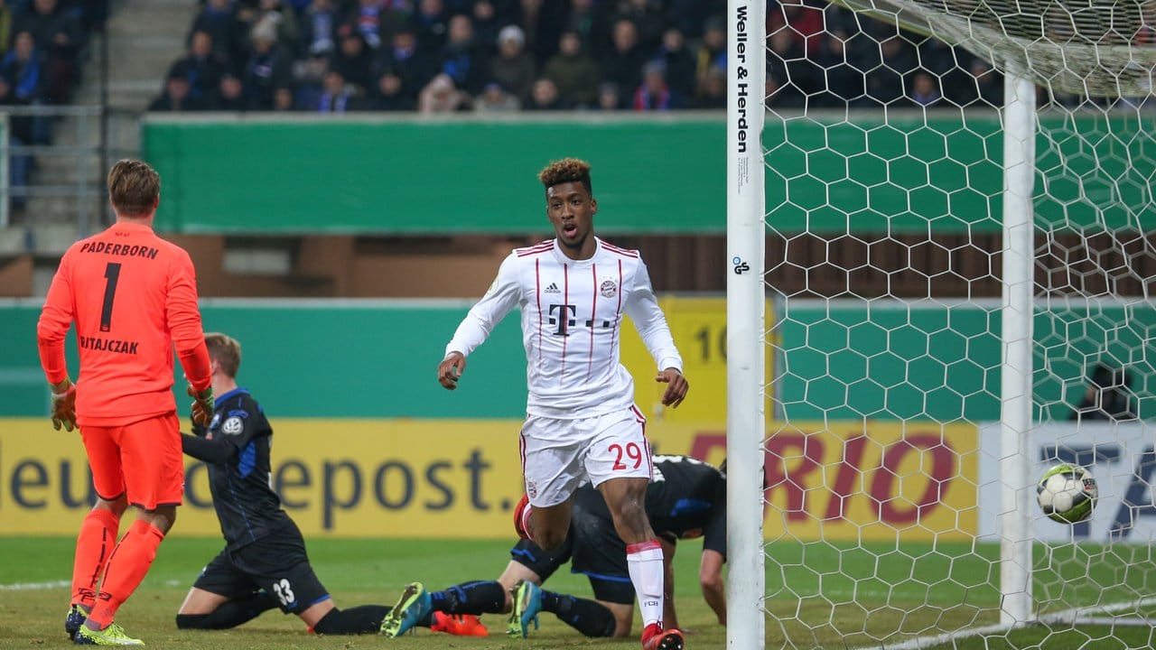 Kingsley Coman (M) rennt nach seinem Treffer zum 1:0 gegen den SC Paderborn am Tor vorbei. Kingsley Coman (M) rennt nach seinem Treffer zum 1:0 gegen den SC Paderborn am Tor vorbei.