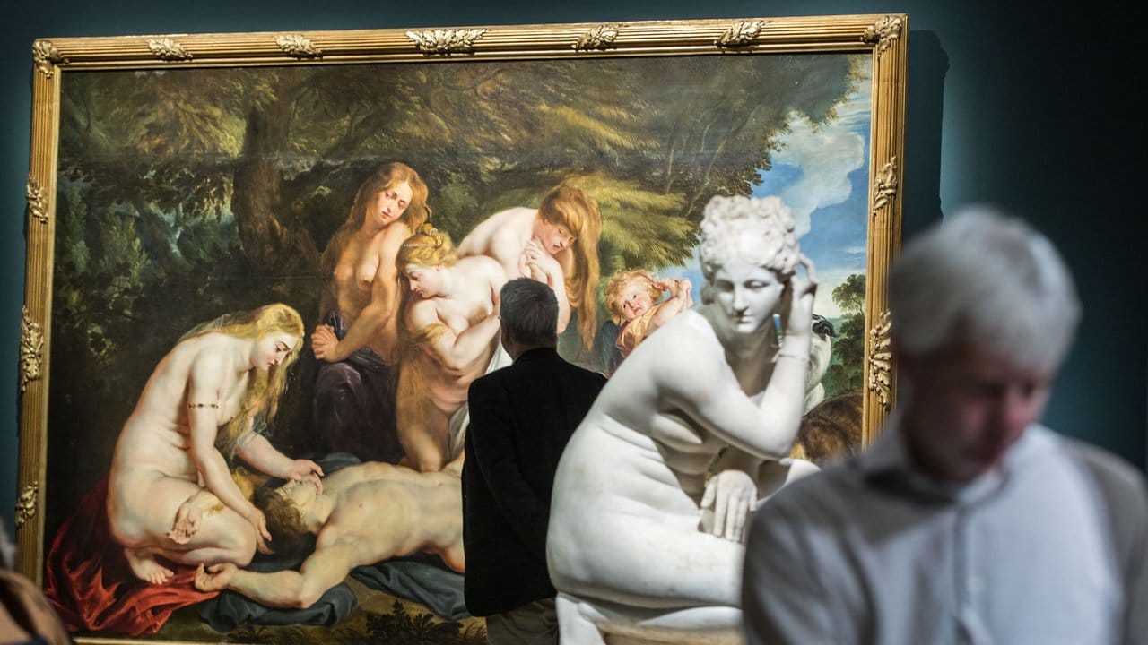 Gegenüberstelllung: Die römische Statue der "Kauernden Venus" und das Rubens-Gemälde "Venus um Adonis trauernd". Gegenüberstelllung: Die römische Statue der "Kauernden Venus" und das Rubens-Gemälde "Venus um Adonis trauernd".