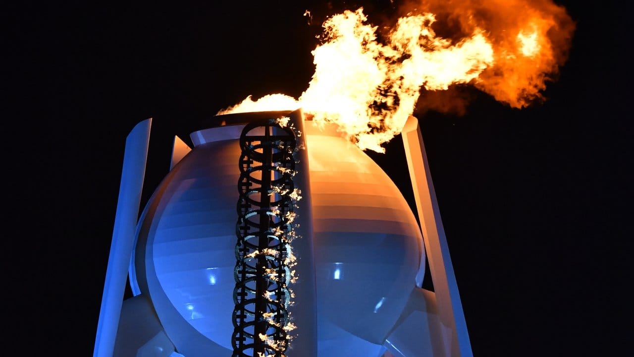 Das olympische Feuer der Winterspiele brennt. Das olympische Feuer der Winterspiele brennt.