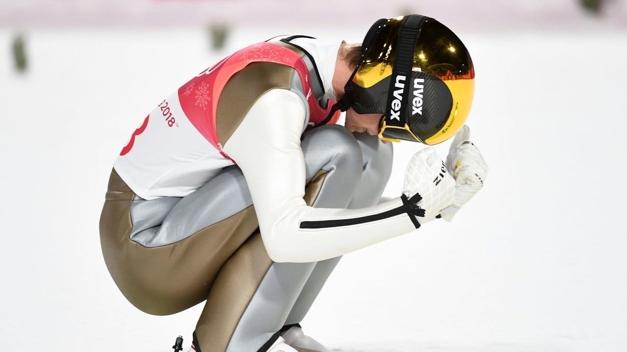 Andreas Wellinger jubelt nach seinem Siegessprung über den Gewinn der Goldmedaille. Andreas Wellinger jubelt nach seinem Siegessprung über den Gewinn der Goldmedaille.