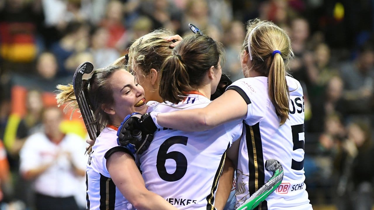 Die deutschen Hockey-Spielerinnen haben sich gegen starke Weißerussinnen ins Finale gekämpft.