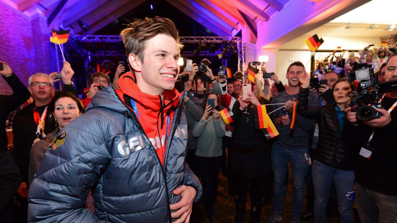 Skispringer Andreas Wellinger bei seiner Ankunft im Deutschen Haus. Skispringer Andreas Wellinger bei seiner Ankunft im Deutschen Haus.