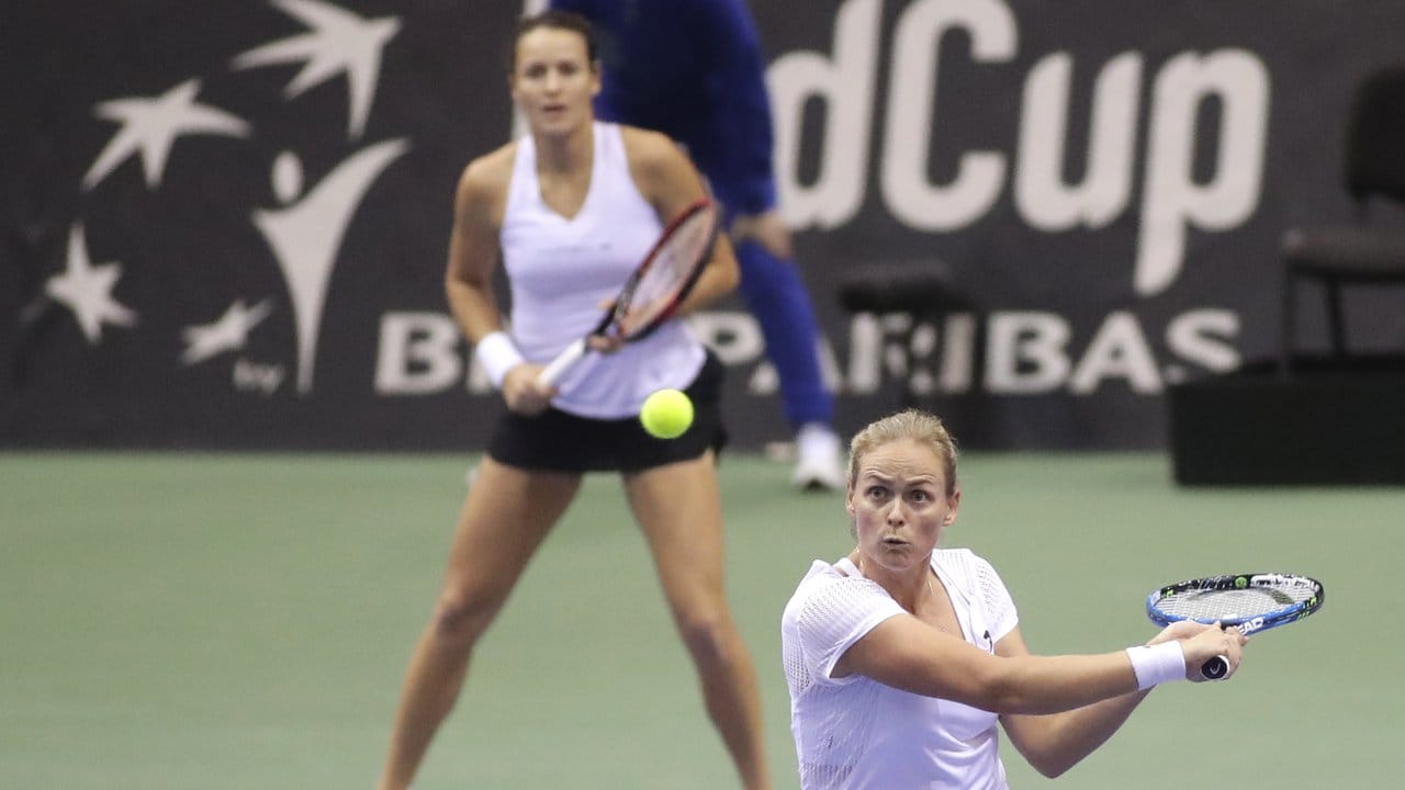 Anna-Lena Grönefeld (r) und Tatjana Maria setzen sich im Doppel gegen Weißrussland durch. Anna-Lena Grönefeld (r) und Tatjana Maria setzen sich im Doppel gegen Weißrussland durch.