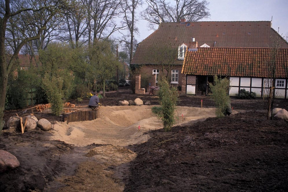 Gartenteich mit Folie oder Teichbecken anlegen