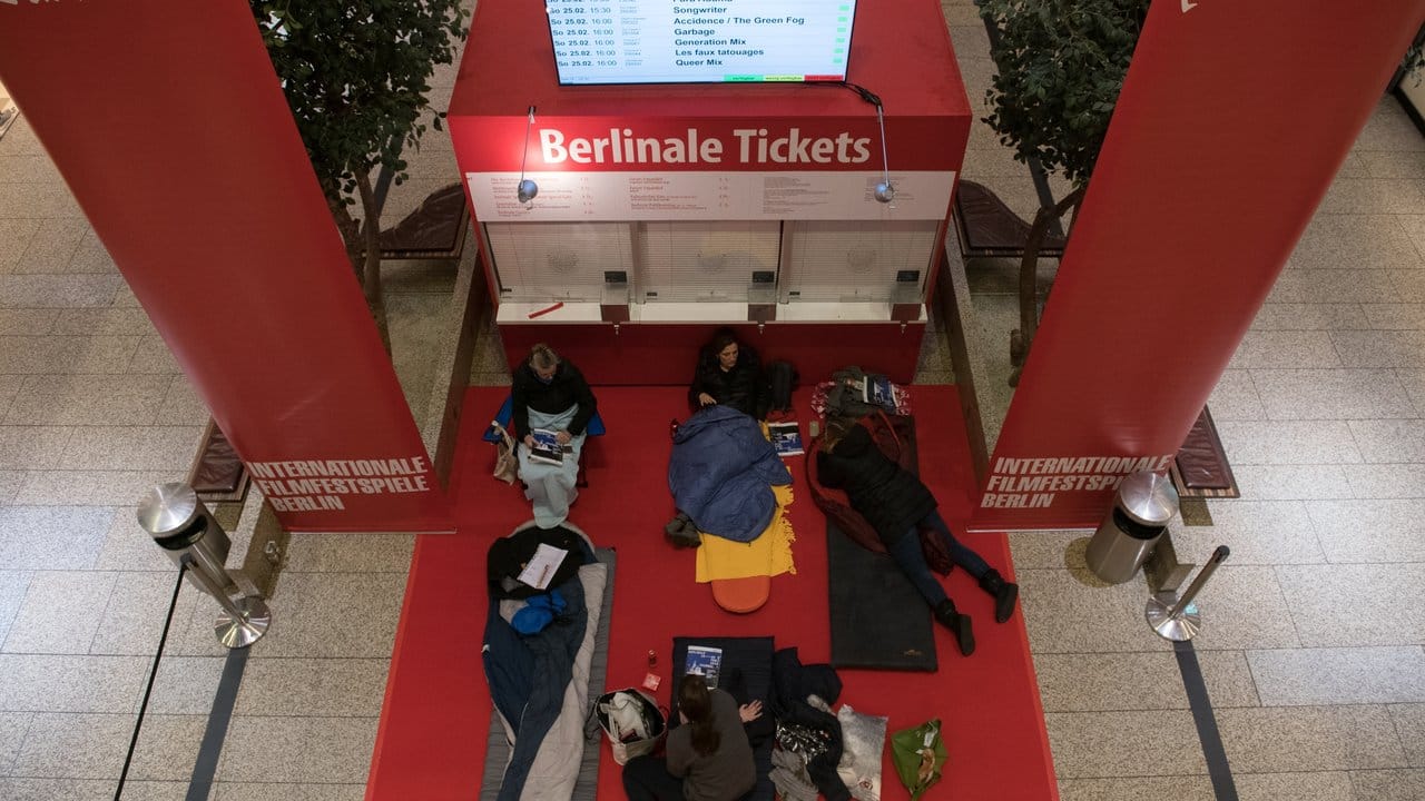 Diese Berlinale-Fans besitzen Ausharrungsvermögen. Diese Berlinale-Fans besitzen Ausharrungsvermögen.