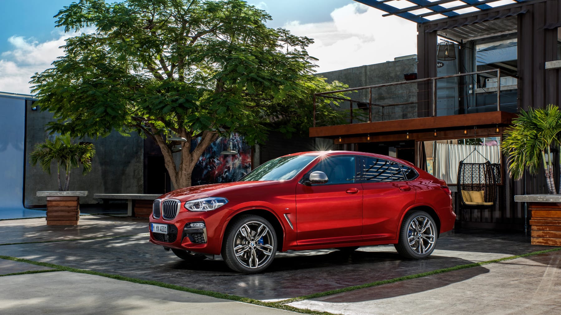 Angeboten wird der neue BMW X4 zunächst in vier Diesel- und drei Benzinervarianten.