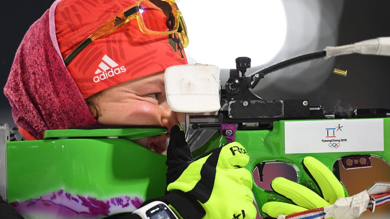 Laura Dahlmeier nimmt im Einzel die dritte Goldmedaille ins Visier.