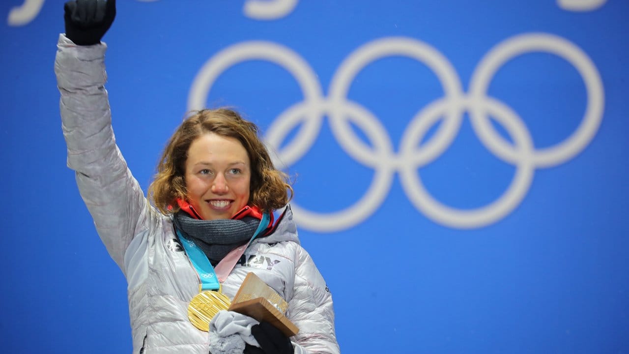 Glücklich: Laura Dahlmeier jubelt über ihre zweite Goldmedaille bei den Biathlon-Wettbewerben in Pyeongchang.
