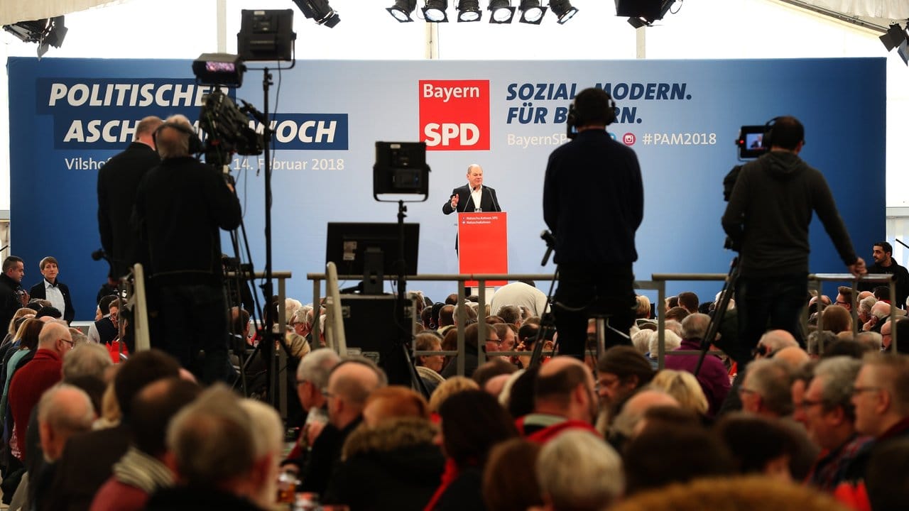Der kommissarische SPD-Vorsitzende Olaf Scholz spricht in Vilshofen.