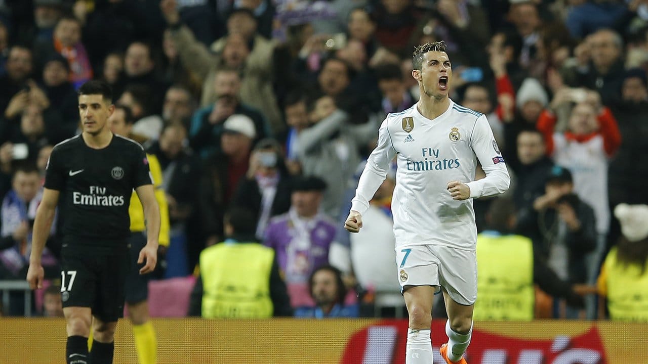 Cristiano Ronaldo (r) hat mit seinen zwei Toren Real Madrid zum Sieg gegen Paris Saint-Germain geführt.