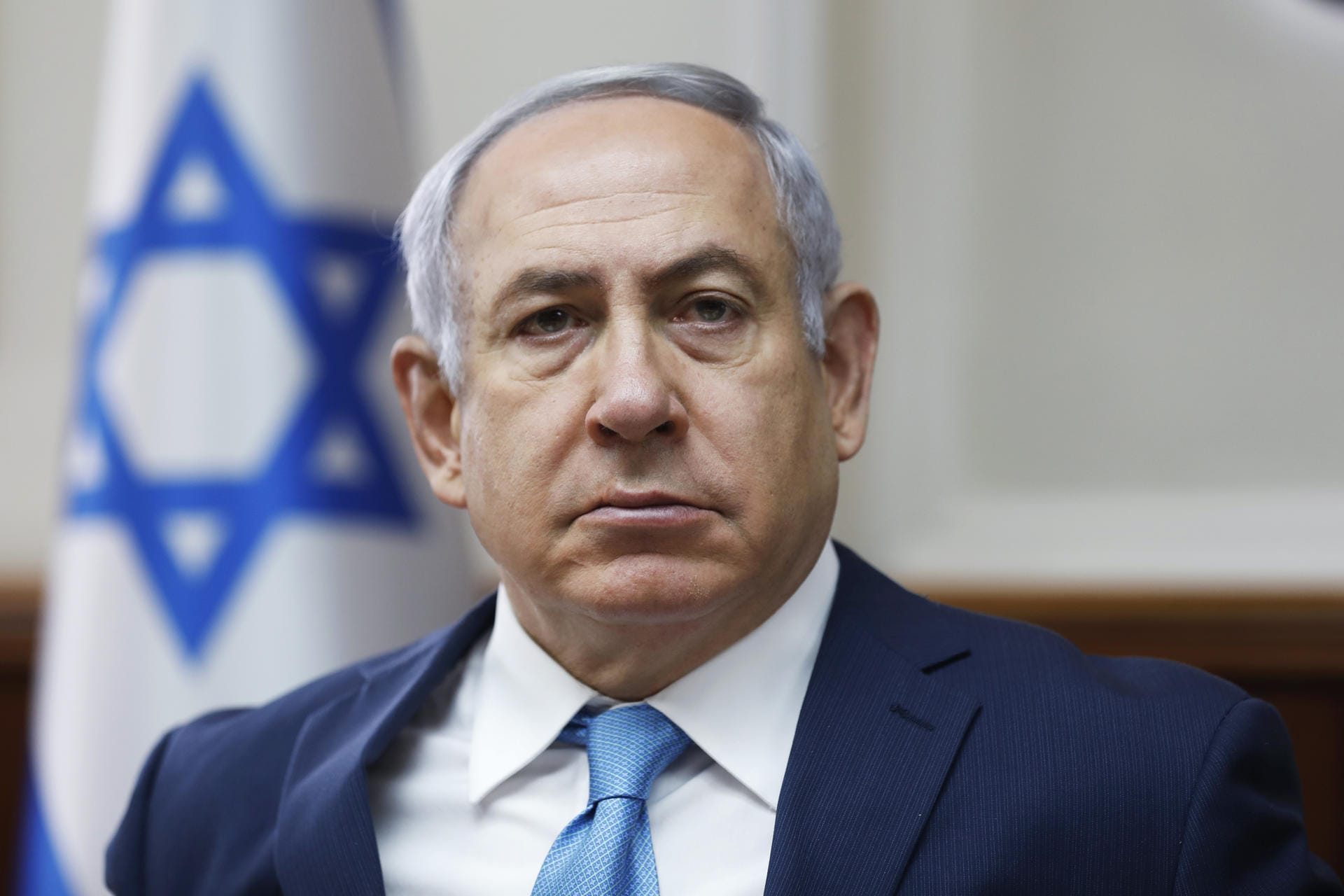 Benjamin Netanjahu: Netanjahu amtiert bereits zum vierten Mal als rechtskonservativer Regierungschef Israels. gilt als schärfster Kritiker des internationalen Atomabkommens mit dem Iran.