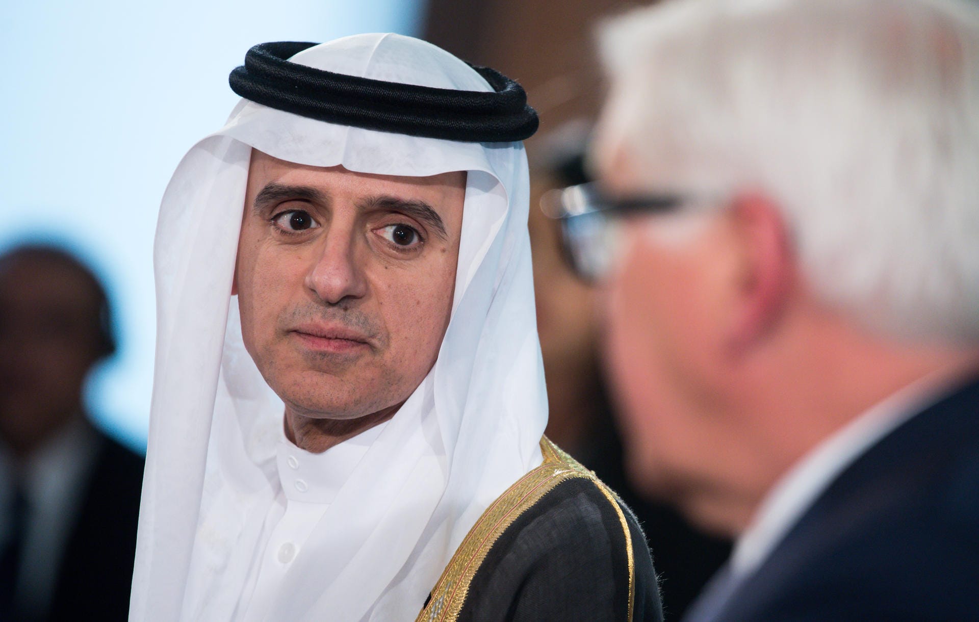 Adel al Dschubair: Obwohl nicht Mitglied der saudischen Königsfamilie, vertritt der 56-Jährige das Land seit fast drei Jahren international. In den Konflikten mit dem schiitischen Iran und dem Nachbarn Katar zeigt er sich ebenso hart wie im Jemen-Konflikt.