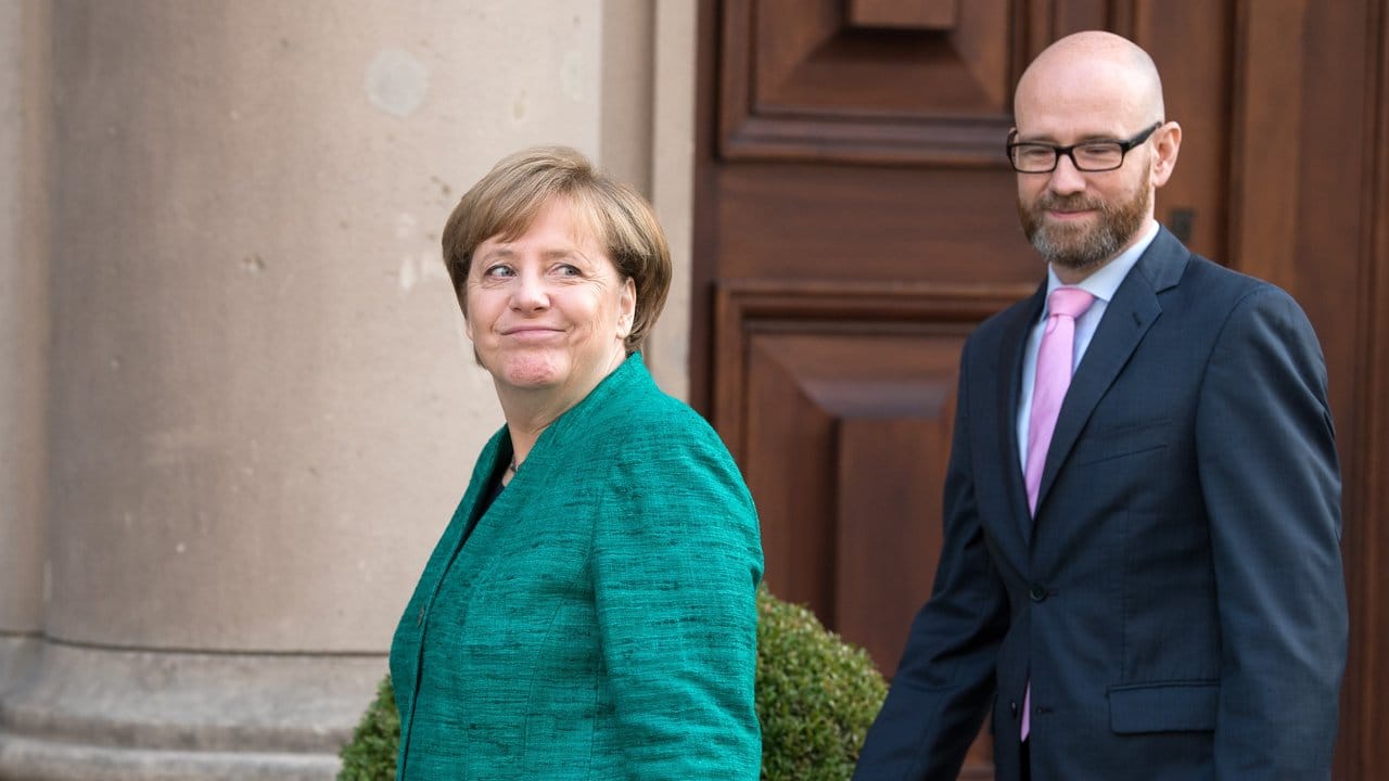 Angela Merkels Entscheidung zur raschen Wahl eines Nachfolgers von Peter Tauber wurde in der CDU auch als Zeichen an ihre parteiinternen Kritiker gewertet.