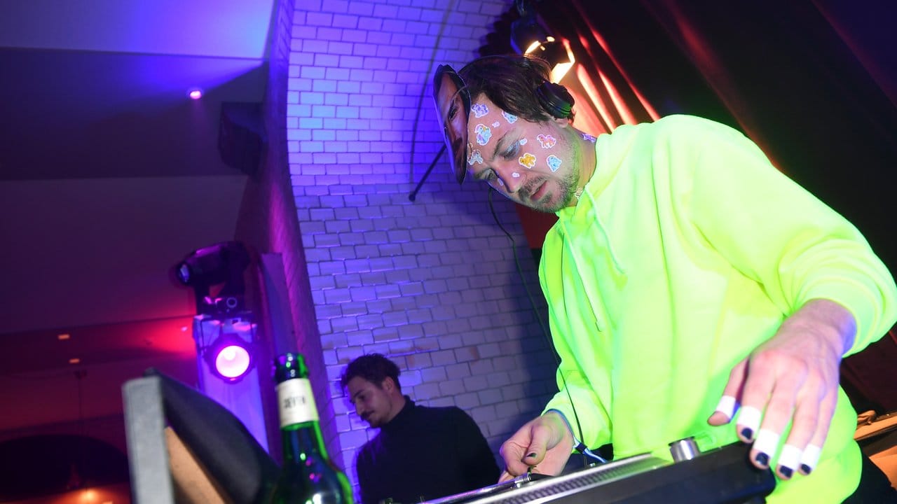 Lars Eidinger als DJ.
