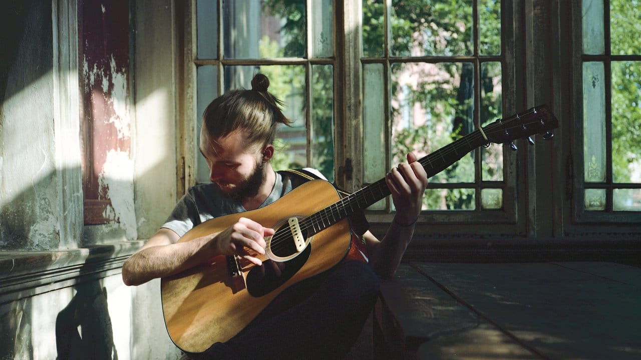 Xavier Darcy präsentiert den Song "Jonah". Xavier Darcy präsentiert den Song "Jonah".