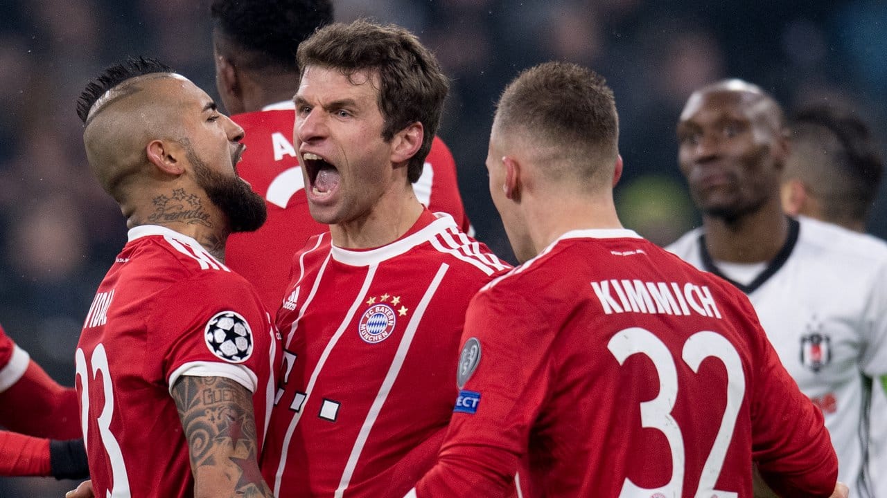 Thomas Müller (M) erzielte das 1:0 für den FC Bayern München.