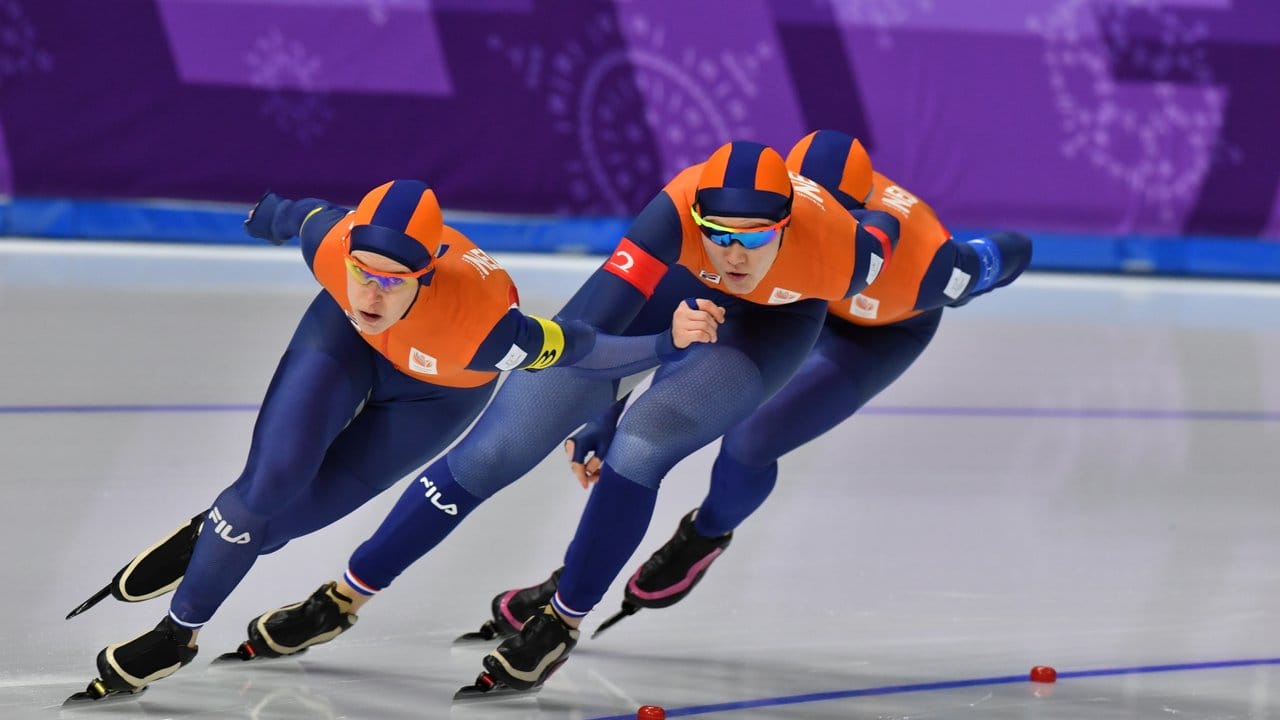 Die niederländischen Eisschnelllauf-Damen kämpfen weiterhin um Gold.