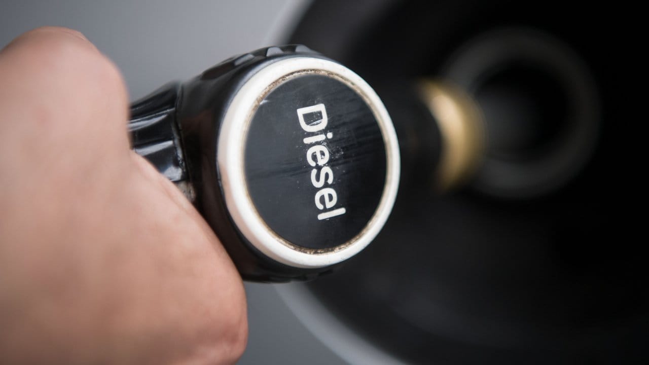 Nach jahrelangem Streit ist die Bundesregierung inzwischen zu neuen Fahrbeschränkungen für Dieselautos bereit.